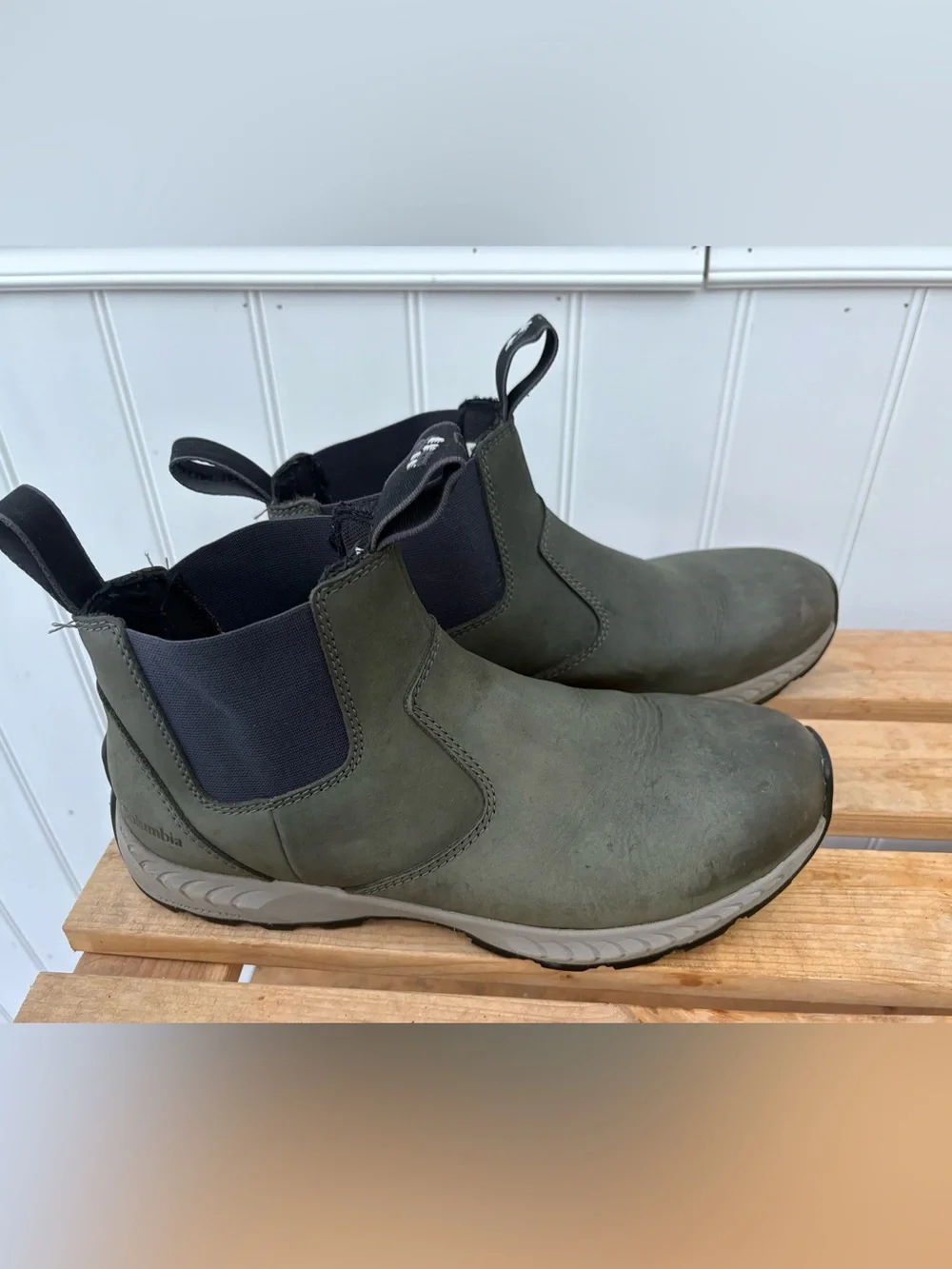 Columbia Men's Chukka Boots in Olive Green and Black